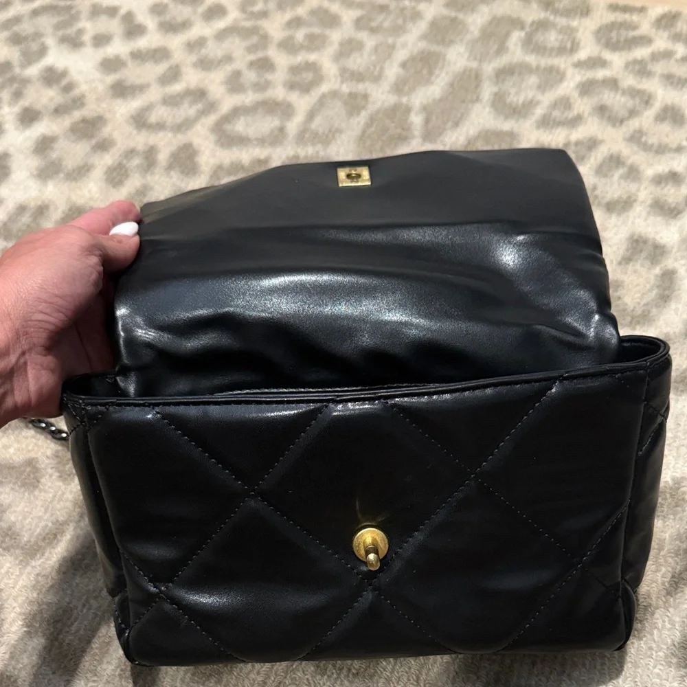 Black Quilted Shoulder Bag with Gold Chain *this is NOT a famous designer* - Picture 7 of 9